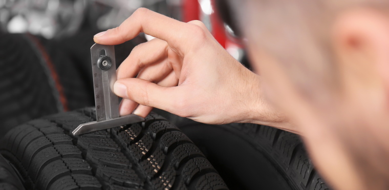 Tyre tread depth check tool