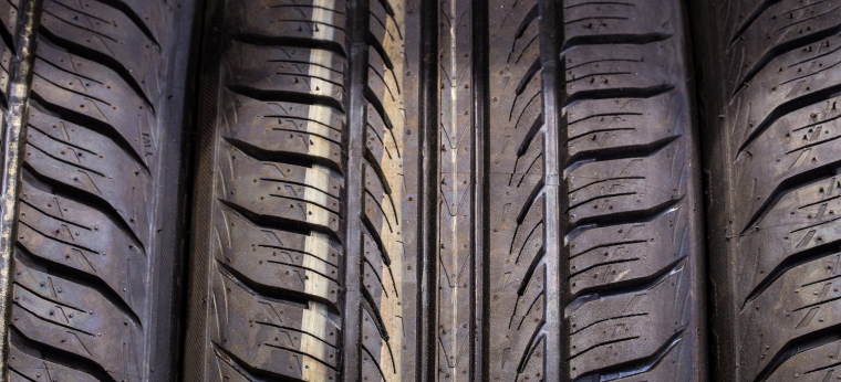 Symmetrical tyre tread