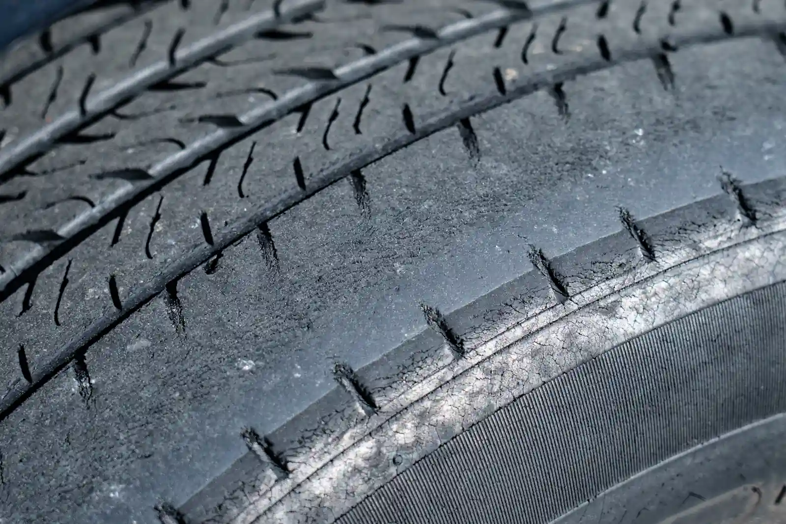 Worn and damaged tyre edge